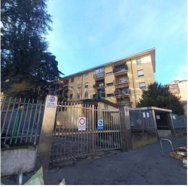appartamento in vendita a Milano in zona Baggio