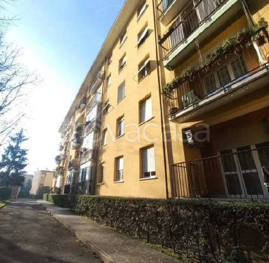 appartamento in vendita a Milano in zona Baggio