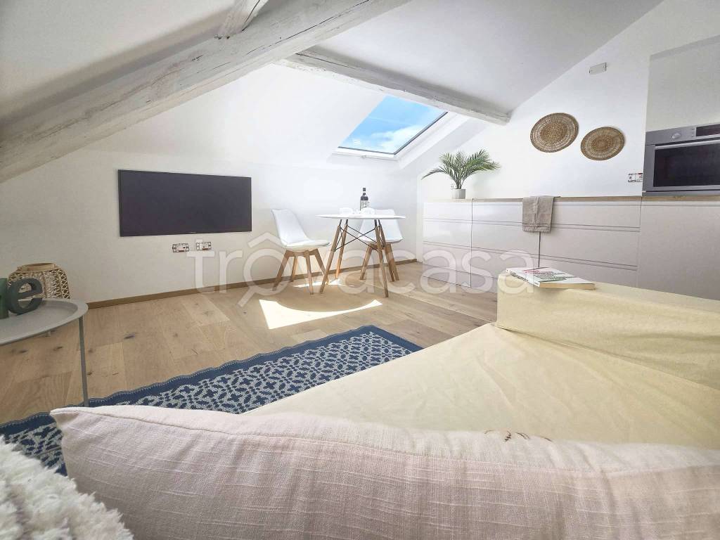 appartamento in vendita a Milano in zona Bullona