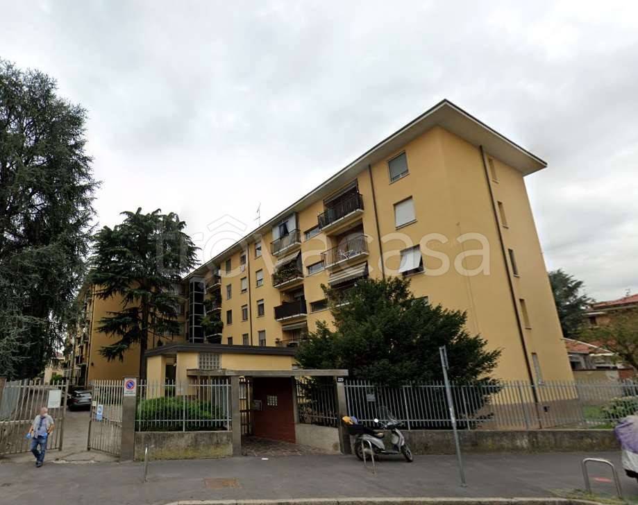 appartamento in vendita a Milano in zona Baggio