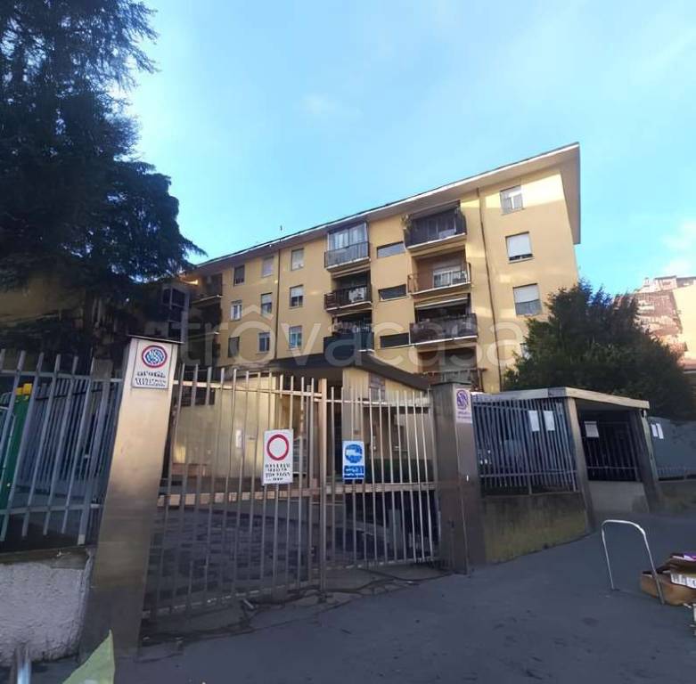 appartamento in vendita a Milano in zona Baggio