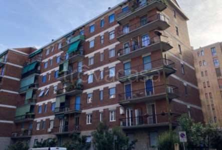 appartamento in vendita a Milano in zona Feltre