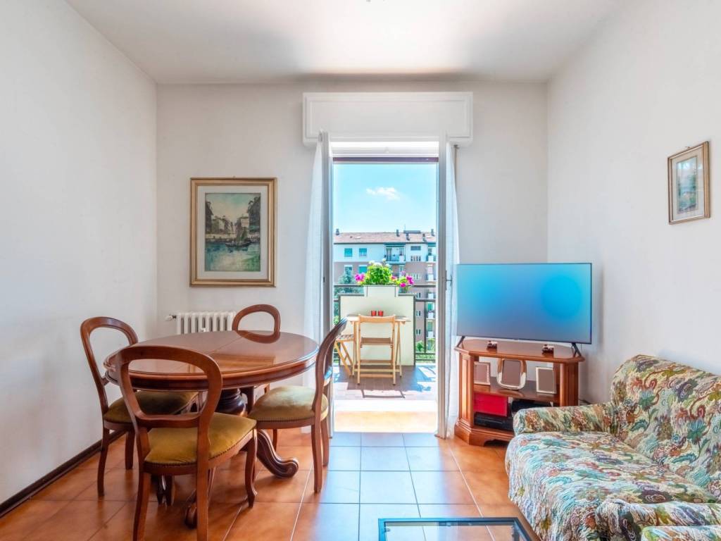 appartamento in vendita a Milano in zona Lorenteggio