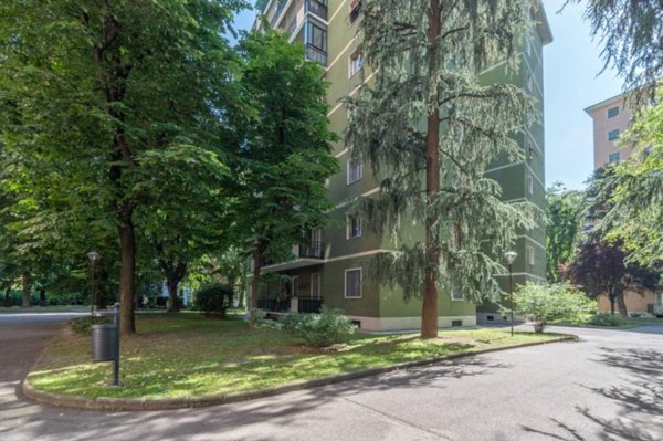 appartamento in vendita a Milano in zona Lorenteggio