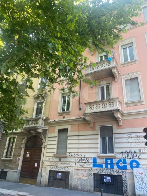 appartamento in vendita a Milano in zona Morivione