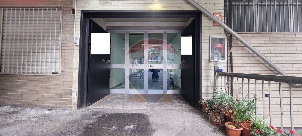 locale commerciale in vendita a Milano