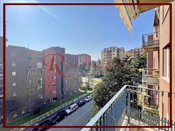 appartamento in vendita a Milano in zona Lorenteggio