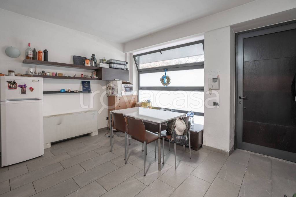 appartamento in vendita a Milano in zona Barona