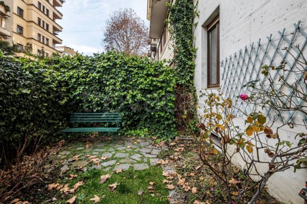 appartamento in vendita a Milano in zona Porta Vigentina