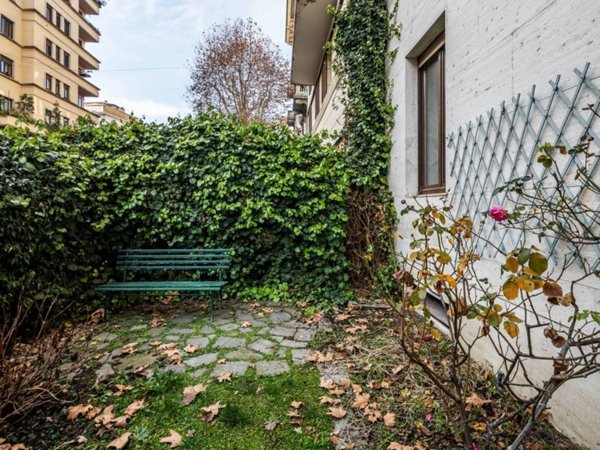 appartamento in vendita a Milano in zona Porta Vigentina