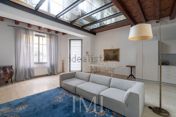 appartamento in vendita a Milano in zona Porta Genova