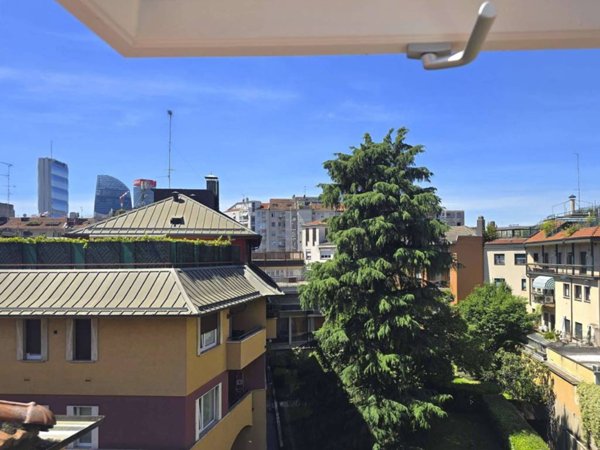 appartamento in vendita a Milano in zona Sempione
