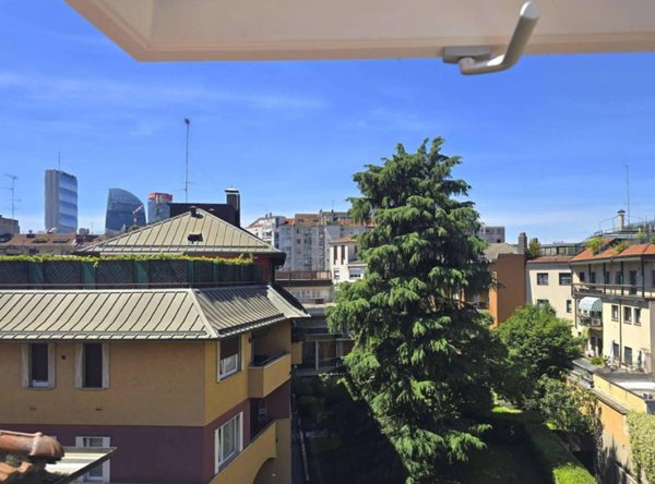 appartamento in vendita a Milano in zona Bullona