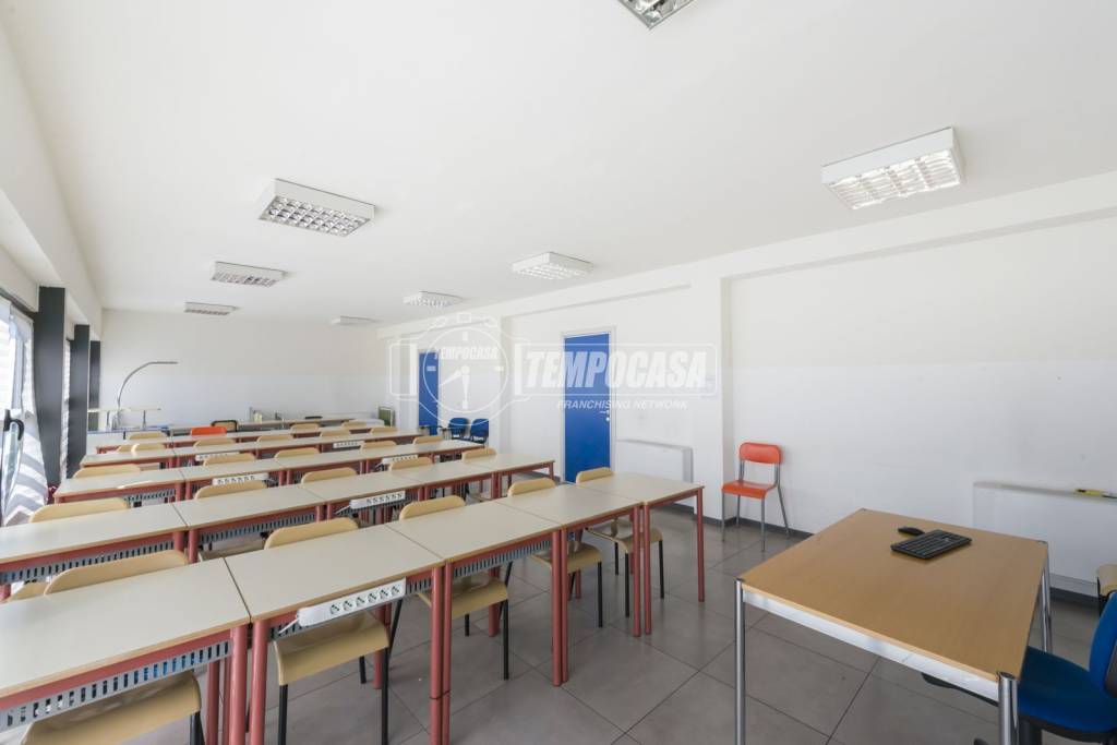 ufficio in vendita a Milano in zona Precotto