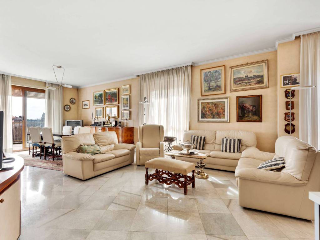 appartamento in vendita a Milano in zona Città Studi