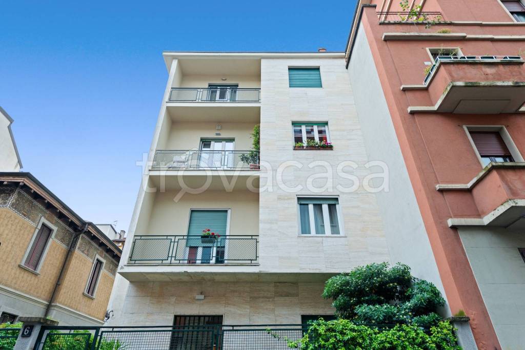 appartamento in vendita a Milano in zona Città Studi