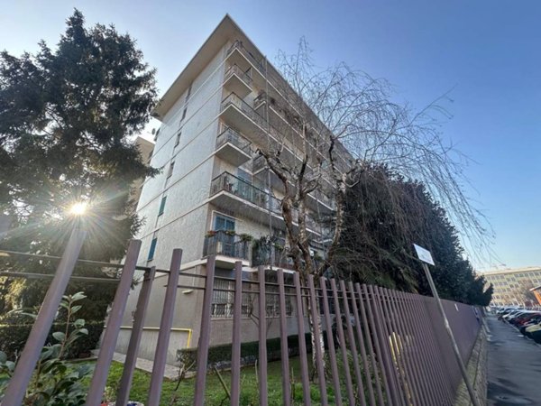 appartamento in vendita a Milano in zona Trenno