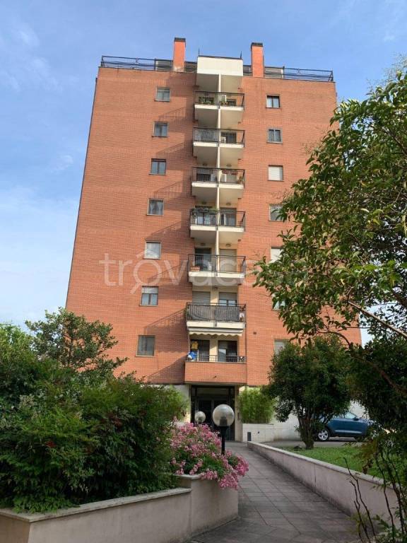 appartamento in vendita a Milano in zona Barona