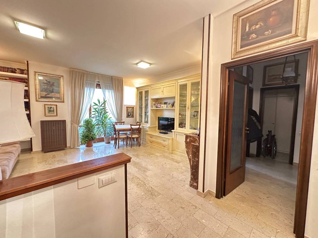 appartamento in vendita a Milano in zona Famagosta