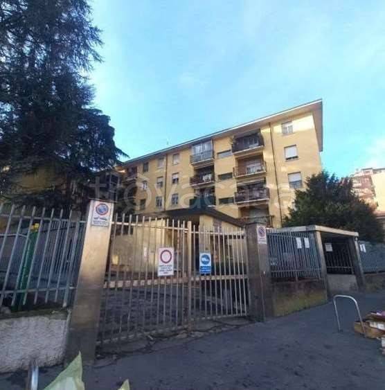 appartamento in vendita a Milano in zona Baggio