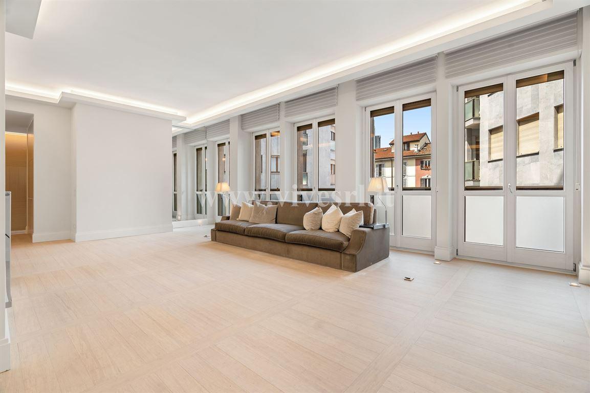 appartamento in vendita a Milano in zona Porta Nuova