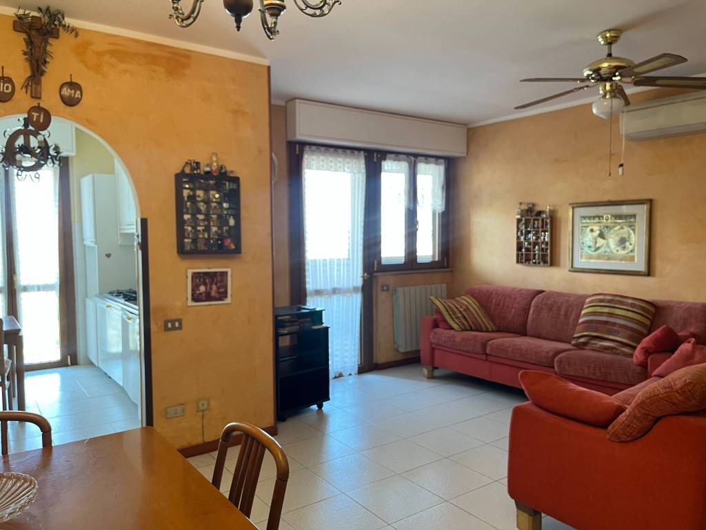 appartamento in vendita a Milano in zona Famagosta