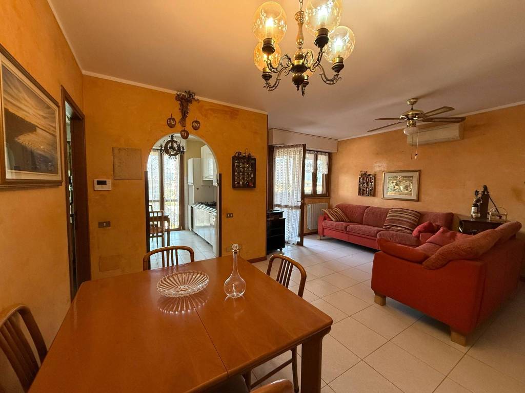 appartamento in vendita a Milano in zona Barona