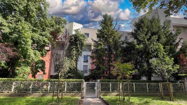 appartamento in vendita a Milano in zona Famagosta