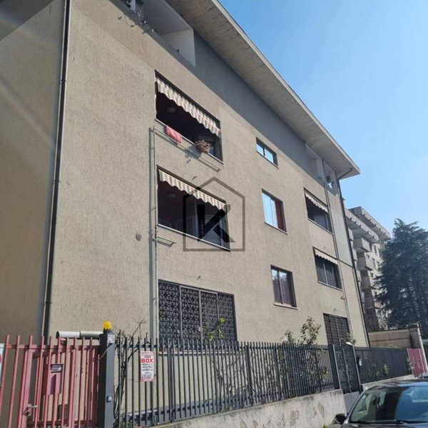 appartamento in vendita a Milano in zona Barona