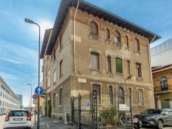 appartamento in vendita a Milano in zona Piazzale Lodi