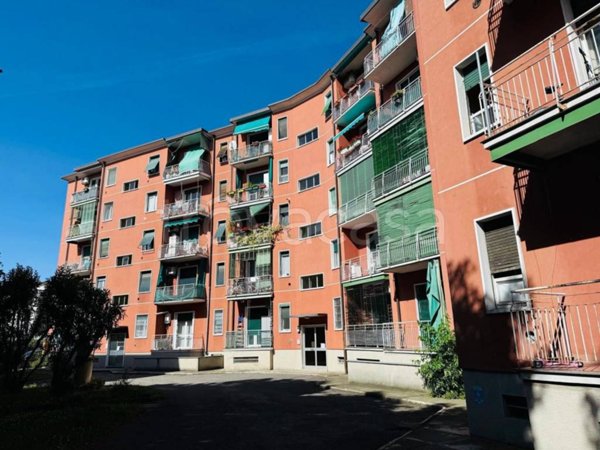 appartamento in vendita a Milano in zona Lorenteggio