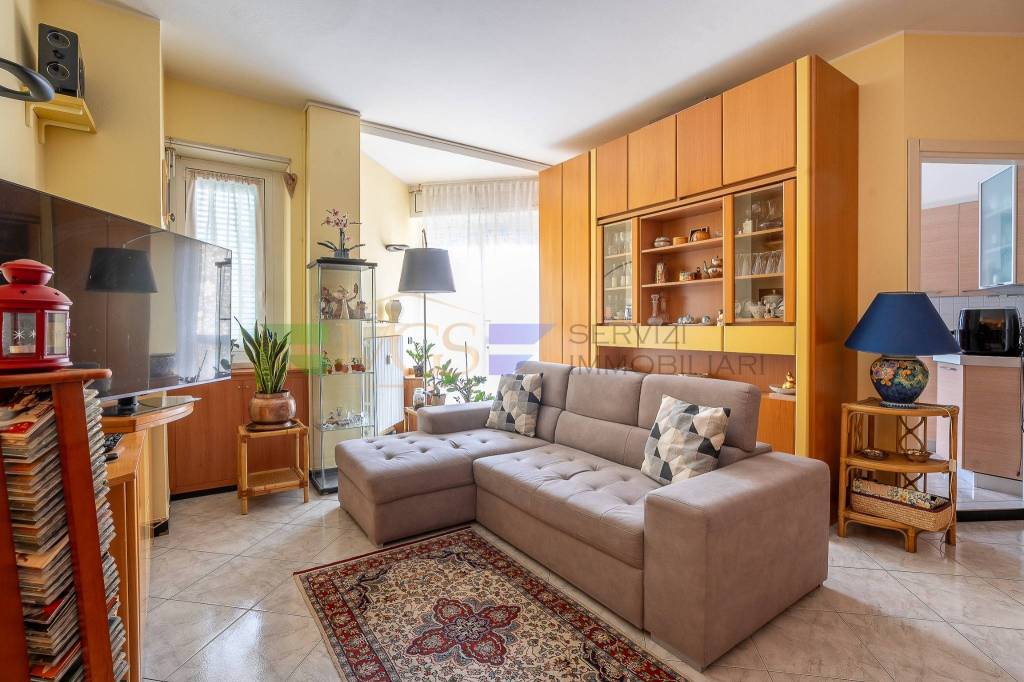 appartamento in vendita a Milano in zona Cascina dei Pomi