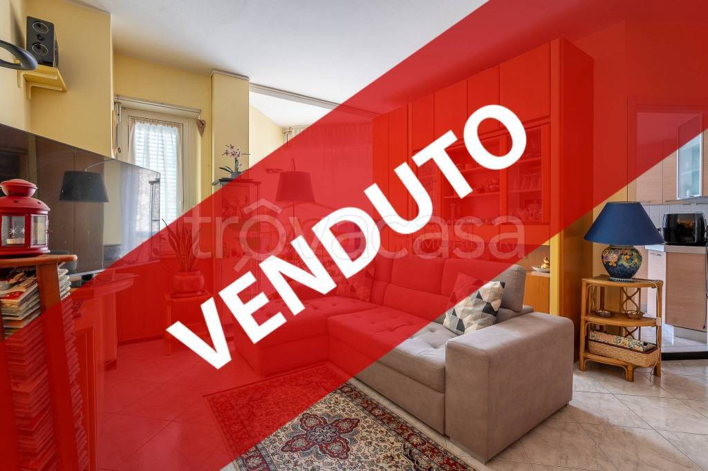 appartamento in vendita a Milano in zona Cascina dei Pomi