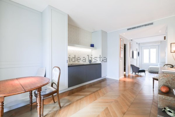 appartamento in vendita a Milano in zona Porta Nuova