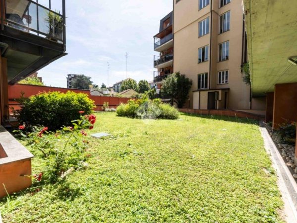 appartamento in vendita a Milano in zona Vigentino