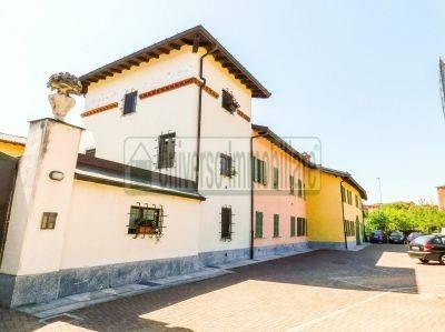 negozio in vendita a Milano in zona San Cristoforo