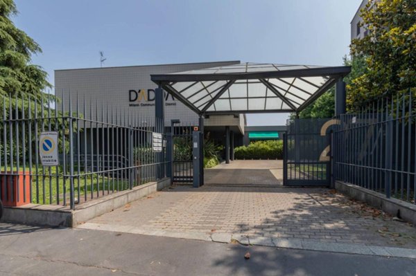 ufficio in vendita a Milano in zona Piazzale Lodi