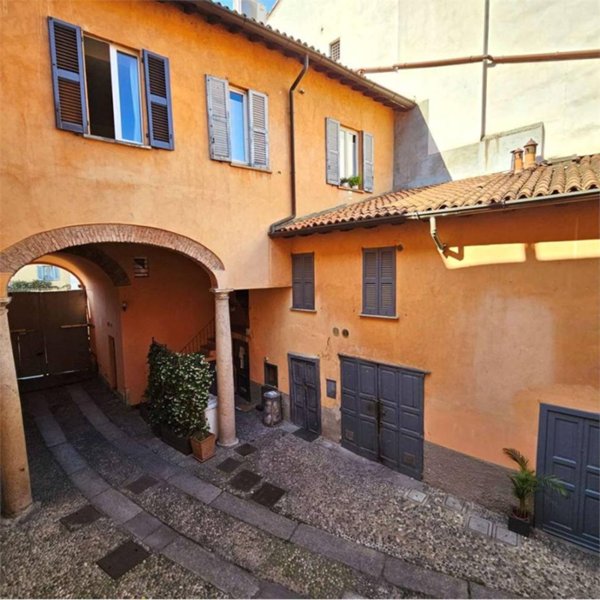 appartamento in vendita a Milano in zona Porta Ticinese
