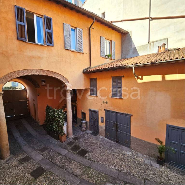 appartamento in vendita a Milano in zona Porta Ticinese
