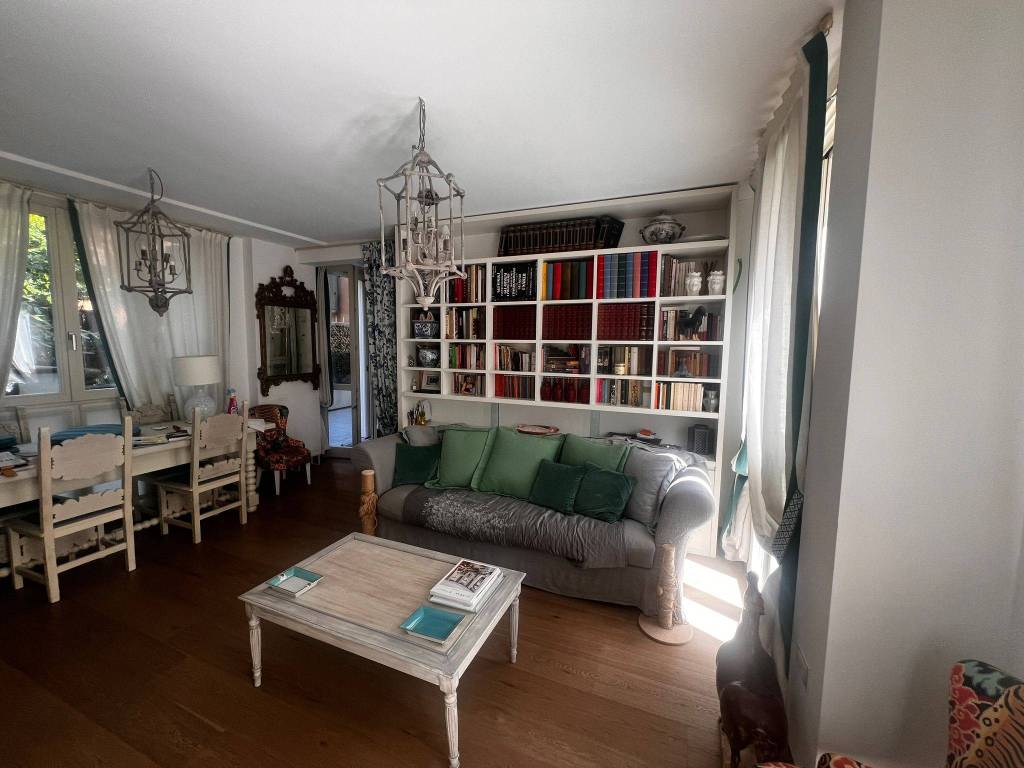 appartamento in vendita a Milano in zona Guastalla