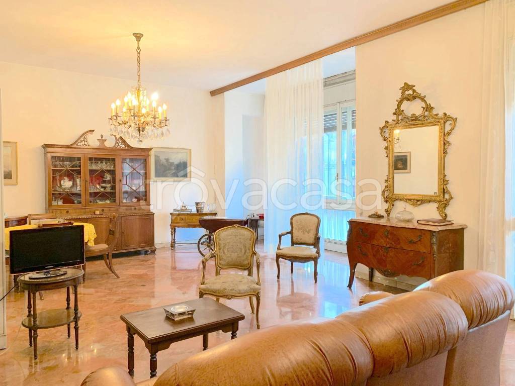 appartamento in vendita a Milano in zona Guastalla