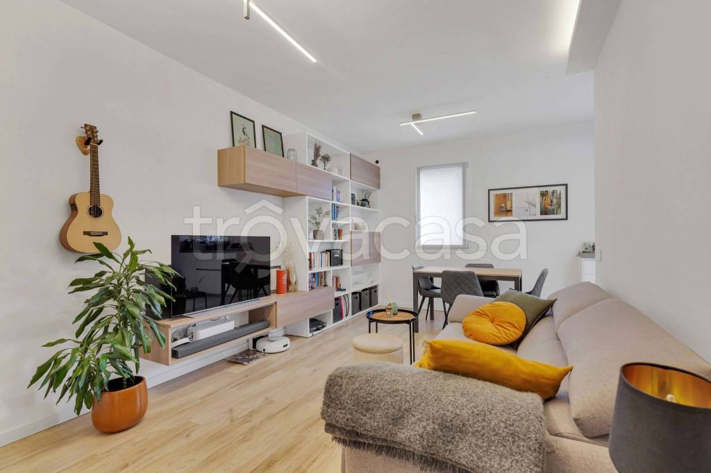 appartamento in vendita a Milano in zona Gorla