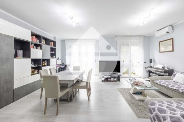 appartamento in vendita a Milano in zona Famagosta