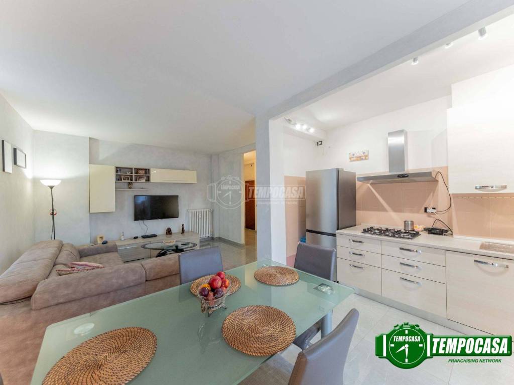 appartamento in vendita a Milano in zona Forze Armate