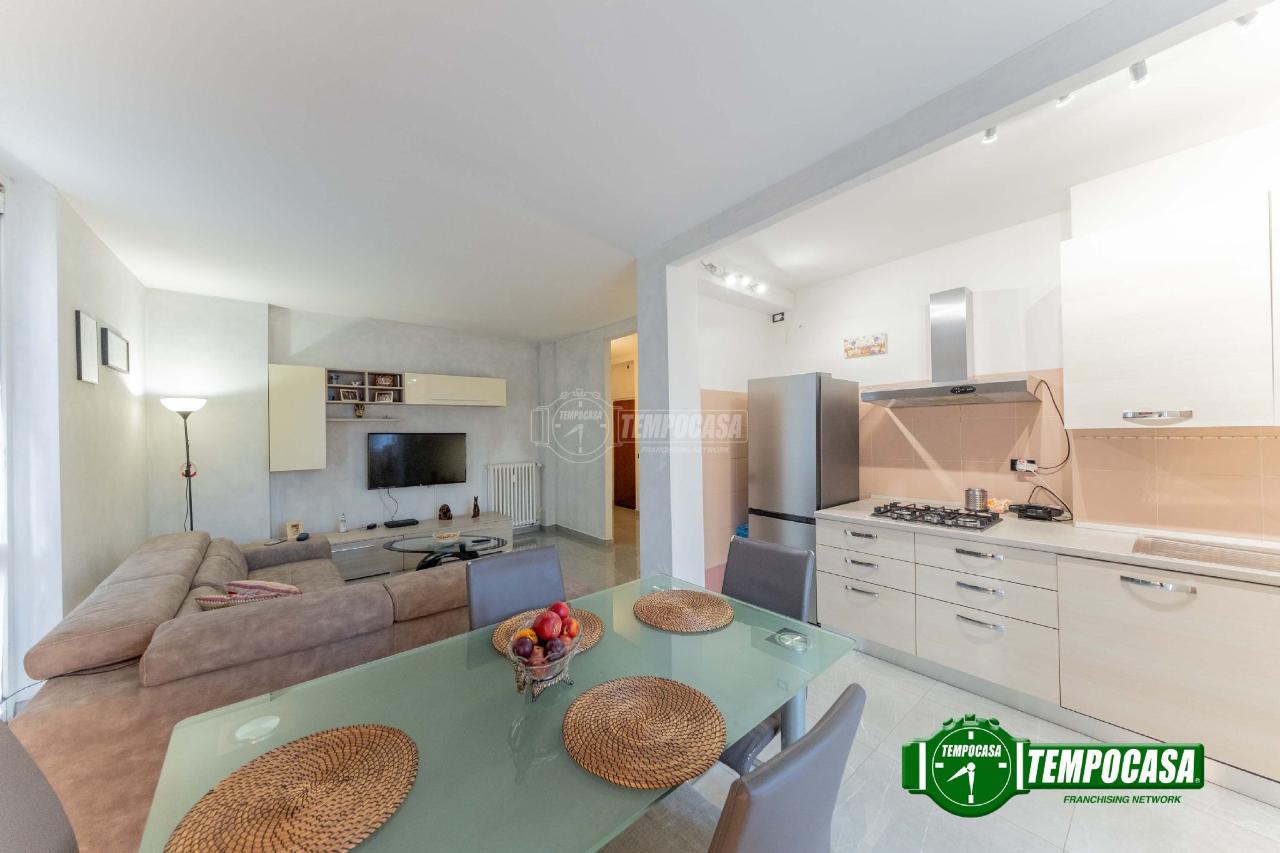 appartamento in vendita a Milano in zona Forze Armate