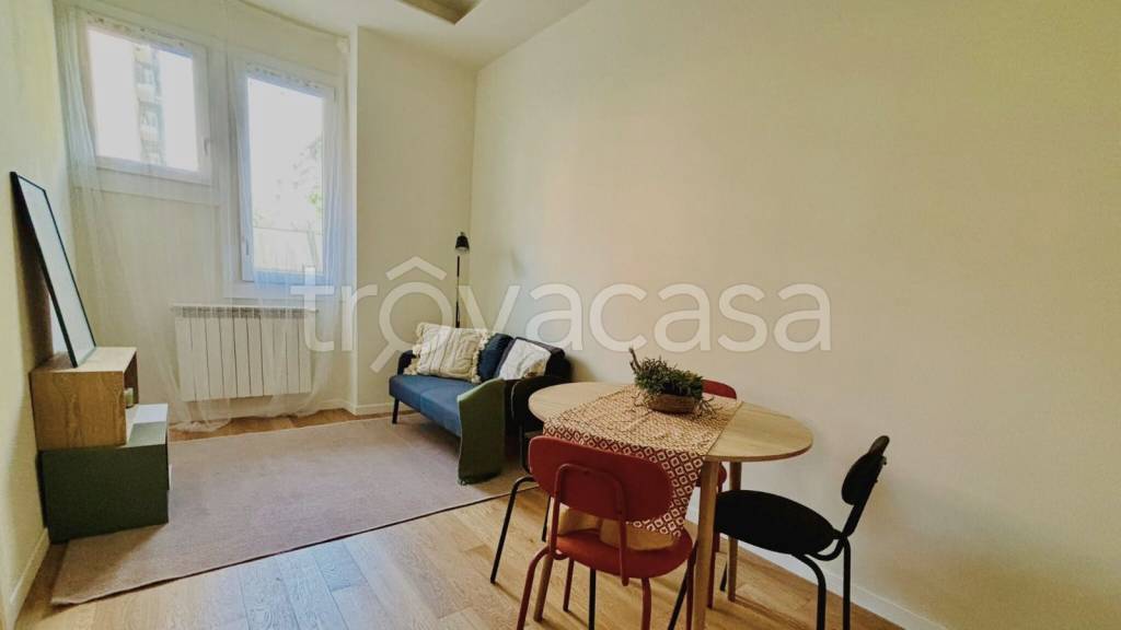 appartamento in vendita a Milano in zona Bullona