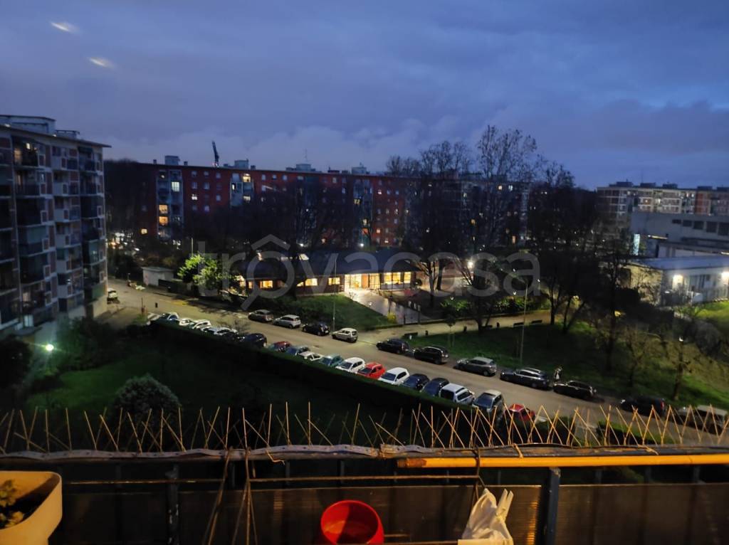 appartamento in vendita a Milano in zona Quartiere degli Olmi