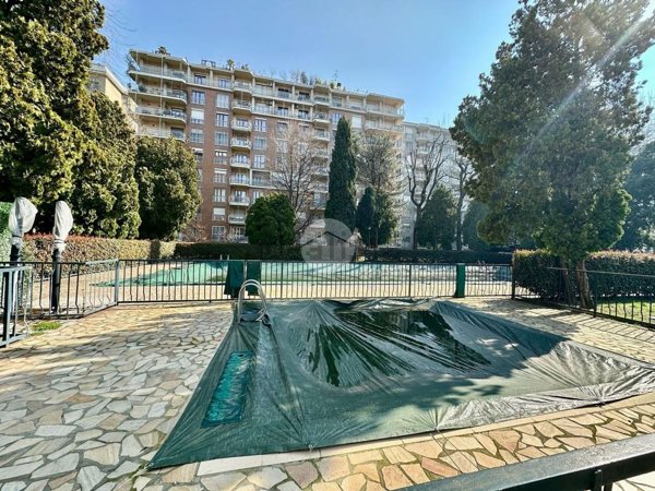 appartamento in vendita a Milano in zona Famagosta