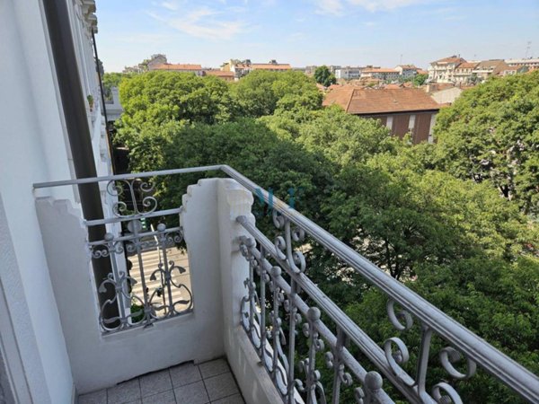appartamento in vendita a Milano in zona Casoretto