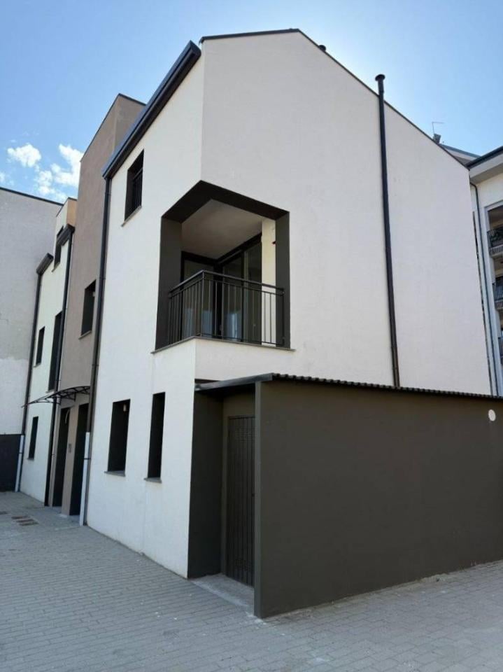 casa indipendente in vendita a Milano in zona Segnano